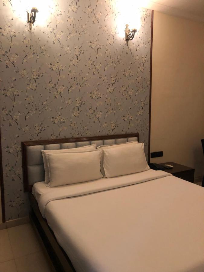 Hotel Royal Regency Bori  Екстериор снимка