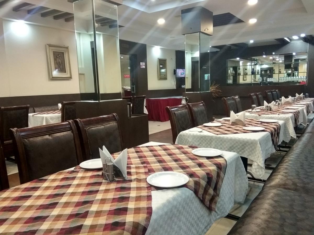 Hotel Royal Regency Bori  Екстериор снимка