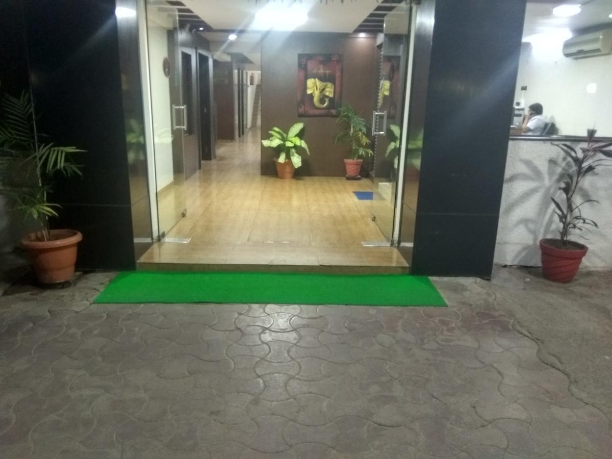Hotel Royal Regency Bori  Екстериор снимка