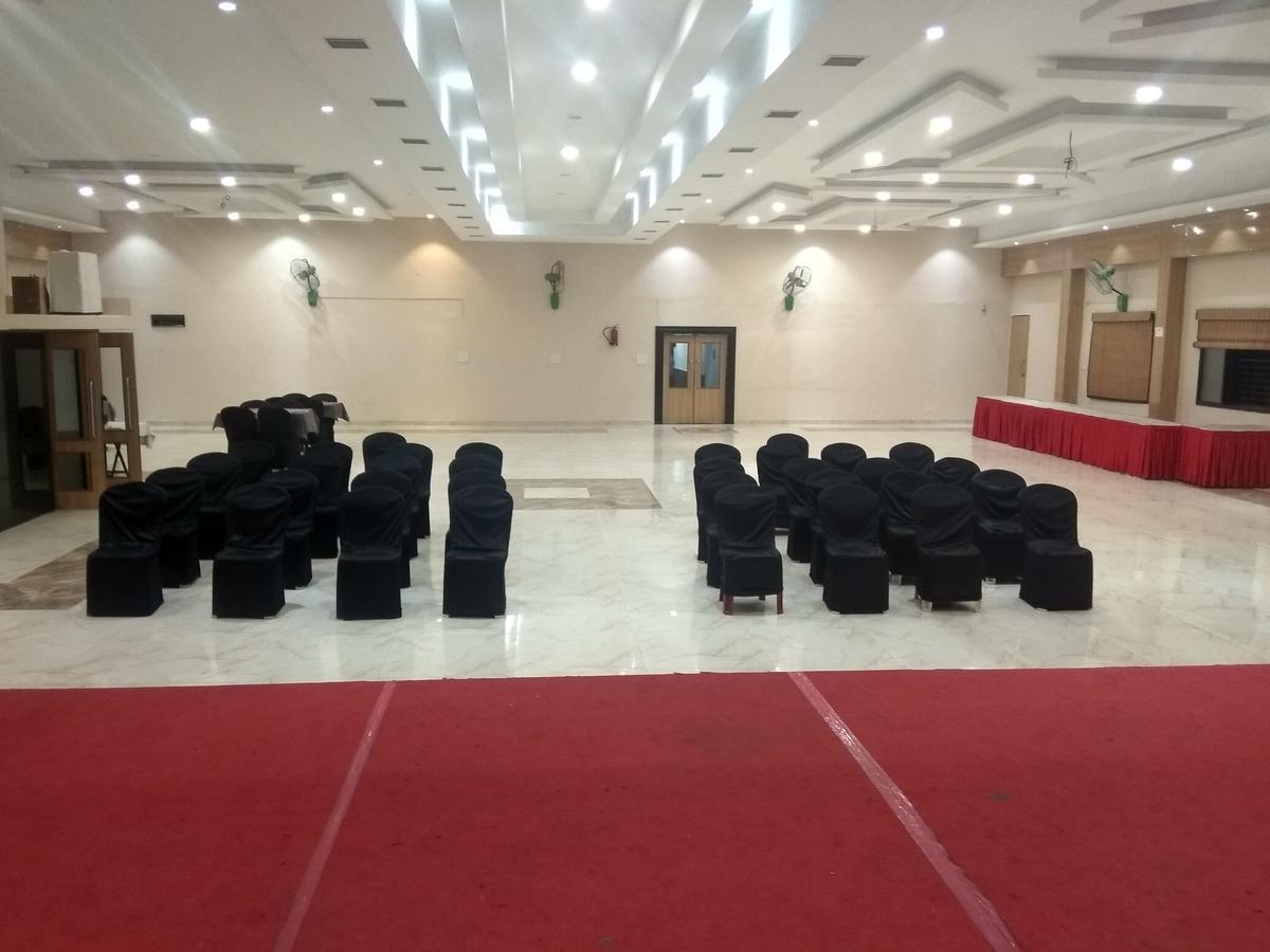 Hotel Royal Regency Bori  Екстериор снимка