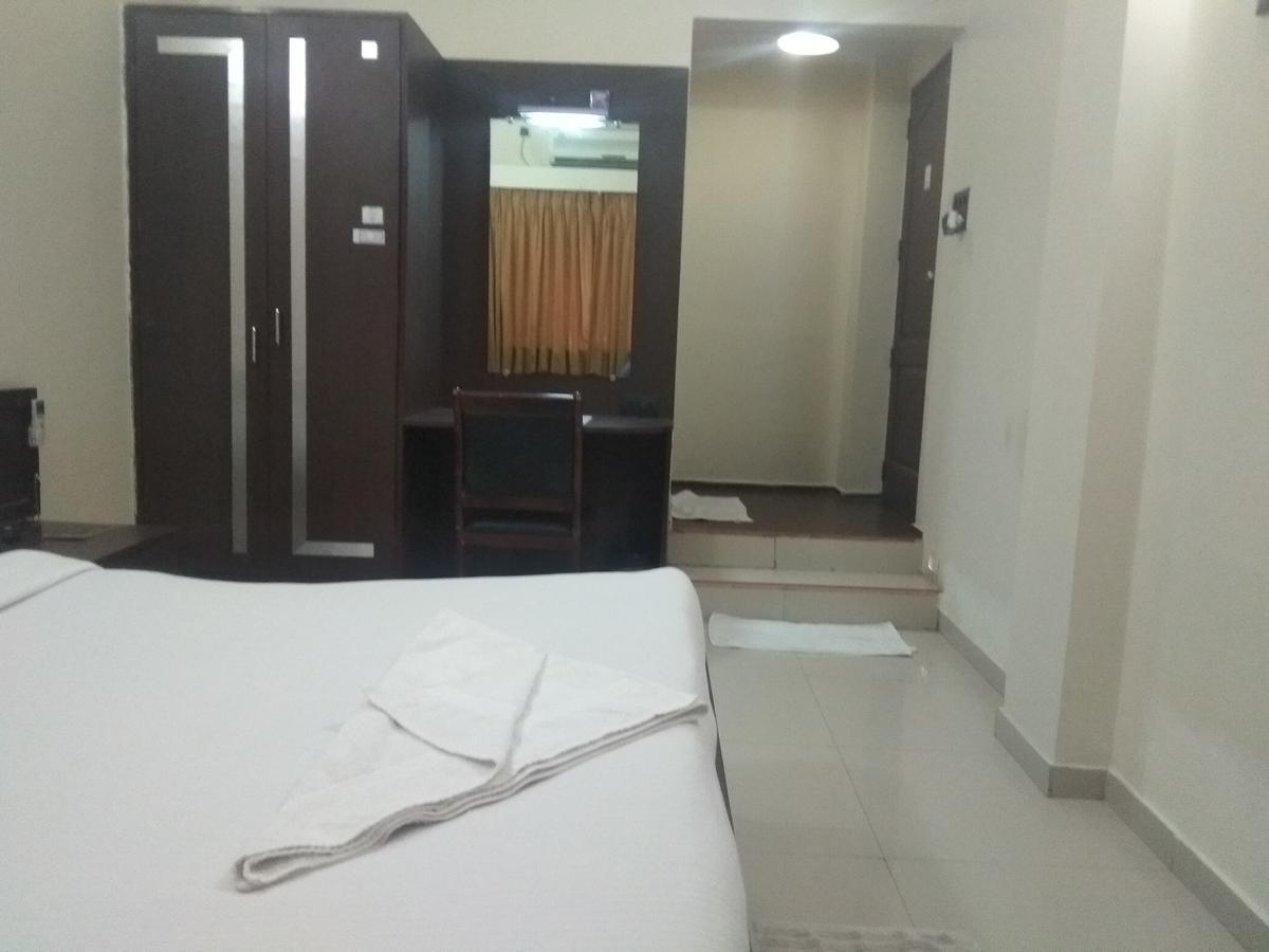 Hotel Royal Regency Bori  Екстериор снимка